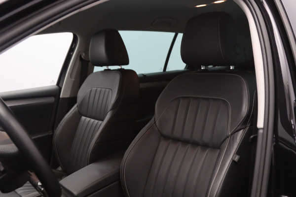Škoda Superb Combi 1.4 TSI iV 218 PK Business Edition Plus PHEV, Trekhaak, Camera, Leder, LED,