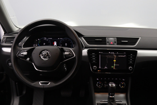 Škoda Superb Combi 1.4 TSI iV 218 PK Business Edition Plus PHEV, Trekhaak, Camera, Leder, LED,