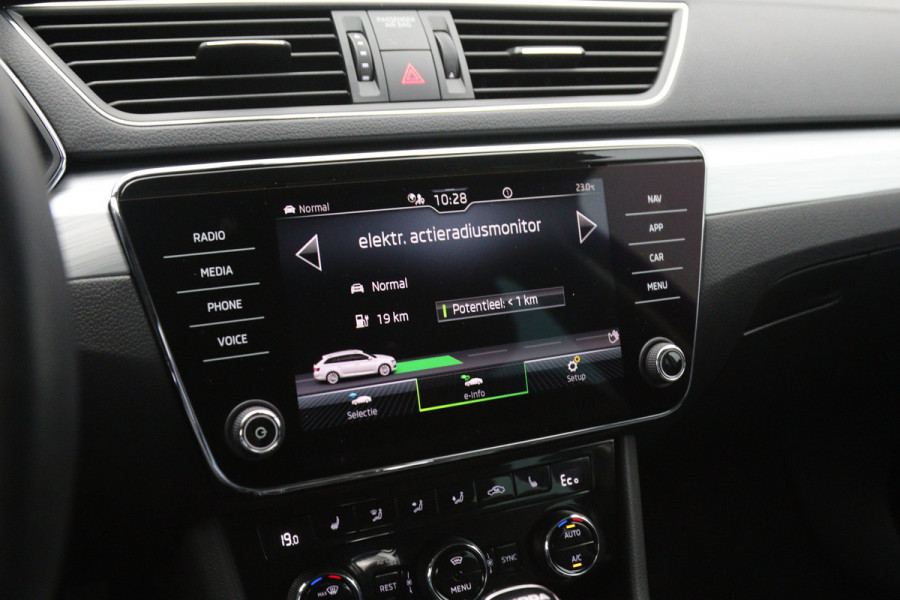 Škoda Superb Combi 1.4 TSI iV 218 PK Business Edition Plus PHEV, Trekhaak, Camera, Leder, LED,