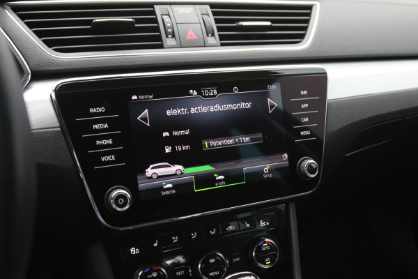 Škoda Superb Combi 1.4 TSI iV 218 PK Business Edition Plus PHEV, Trekhaak, Camera, Leder, LED,