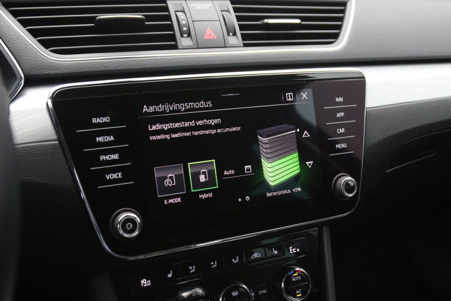 Škoda Superb Combi 1.4 TSI iV 218 PK Business Edition Plus PHEV, Trekhaak, Camera, Leder, LED,