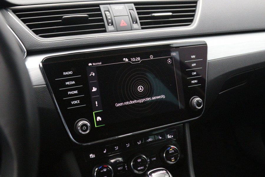 Škoda Superb Combi 1.4 TSI iV 218 PK Business Edition Plus PHEV, Trekhaak, Camera, Leder, LED,