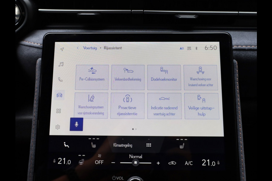 Lexus LBX Cool 2WD | Leder/Alcantara | Memory Seat | Trekhaak