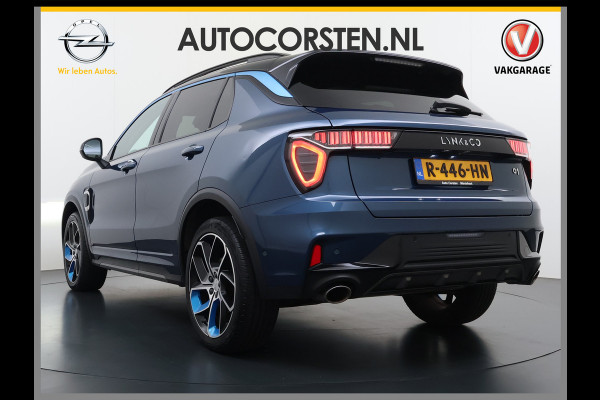 Lynk & Co 01 1.5T PHEV AUT-7 261pk Pano-Schuifdak Lmv 20" 360°Camera Apple Carplay Android Auto Adap.Cruise Navi Pdc Ecc Keyless Led Plug-In  Elek.Memory.Stoel File assistent Dodehoek detector Elektrisch bedienbare achterklep Rijstrooksensor Wifi Verkeersbord detectie Origineel Nederlandse Auto
