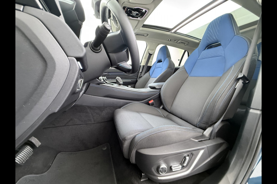 Lynk & Co 01 1.5T PHEV AUT-7 261pk Pano-Schuifdak Lmv 20" 360°Camera Apple Carplay Android Auto Adap.Cruise Navi Pdc Ecc Keyless Led Plug-In  Elek.Memory.Stoel File assistent Dodehoek detector Elektrisch bedienbare achterklep Rijstrooksensor Wifi Verkeersbord detectie Origineel Nederlandse Auto