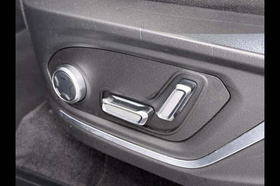 Lynk & Co 01 1.5T PHEV AUT-7 261pk Pano-Schuifdak Lmv 20" 360°Camera Apple Carplay Android Auto Adap.Cruise Navi Pdc Ecc Keyless Led Plug-In  Elek.Memory.Stoel File assistent Dodehoek detector Elektrisch bedienbare achterklep Rijstrooksensor Wifi Verkeersbord detectie Origineel Nederlandse Auto