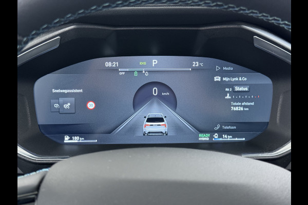 Lynk & Co 01 1.5T PHEV AUT-7 261pk Pano-Schuifdak Lmv 20" 360°Camera Apple Carplay Android Auto Adap.Cruise Navi Pdc Ecc Keyless Led Plug-In  Elek.Memory.Stoel File assistent Dodehoek detector Elektrisch bedienbare achterklep Rijstrooksensor Wifi Verkeersbord detectie Origineel Nederlandse Auto