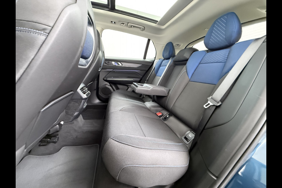 Lynk & Co 01 1.5T PHEV AUT-7 261pk Pano-Schuifdak Lmv 20" 360°Camera Apple Carplay Android Auto Adap.Cruise Navi Pdc Ecc Keyless Led Plug-In  Elek.Memory.Stoel File assistent Dodehoek detector Elektrisch bedienbare achterklep Rijstrooksensor Wifi Verkeersbord detectie Origineel Nederlandse Auto