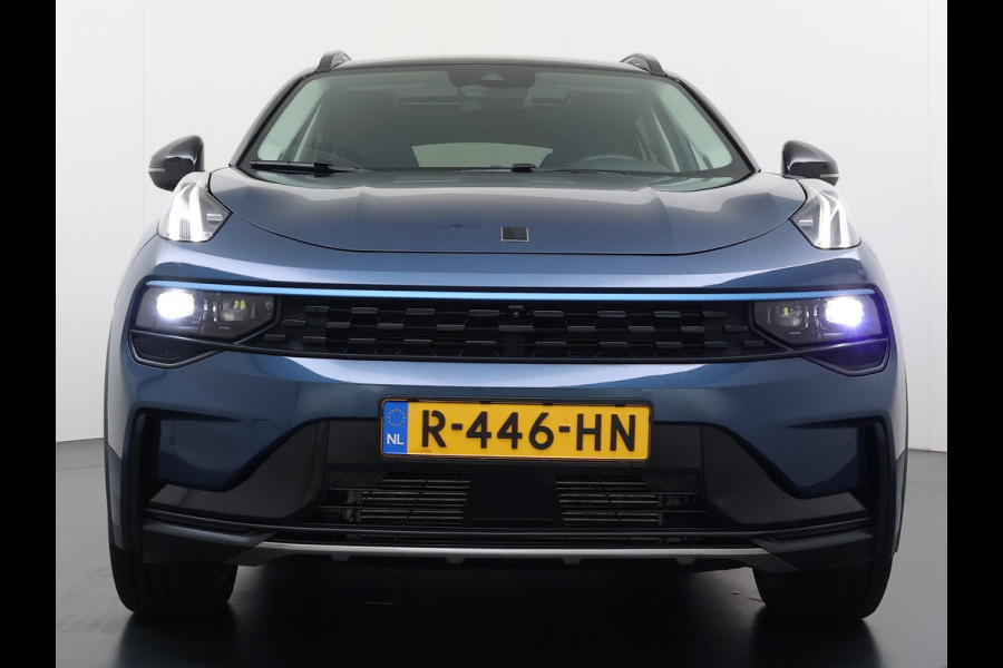Lynk & Co 01 1.5T PHEV AUT-7 261pk Pano-Schuifdak Lmv 20" 360°Camera Apple Carplay Android Auto Adap.Cruise Navi Pdc Ecc Keyless Led Plug-In  Elek.Memory.Stoel File assistent Dodehoek detector Elektrisch bedienbare achterklep Rijstrooksensor Wifi Verkeersbord detectie Origineel Nederlandse Auto