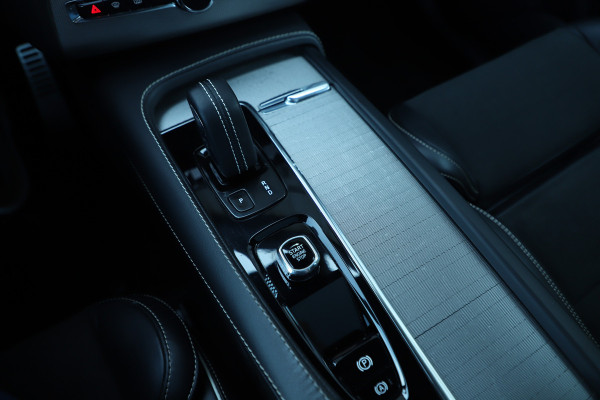 Volvo XC90 2.0 T8 Recharge AWD R-Design | 455 PK | Luchtvering | 7-Persoons | Pano | Keyless-go | Memory | Harman/Kardon | Stuurwielverw. |
