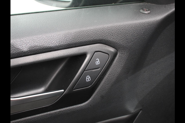 Volkswagen T-Roc 1.5 eTsi R-Line Edition Automaat Navigatie Apple Carplay/Android Auto Camera Parkeersensoren Adaptive Cruise Control Stoelverwarming Virtual Cockpit Elektrische achterklep Getinte ramen Climate Control