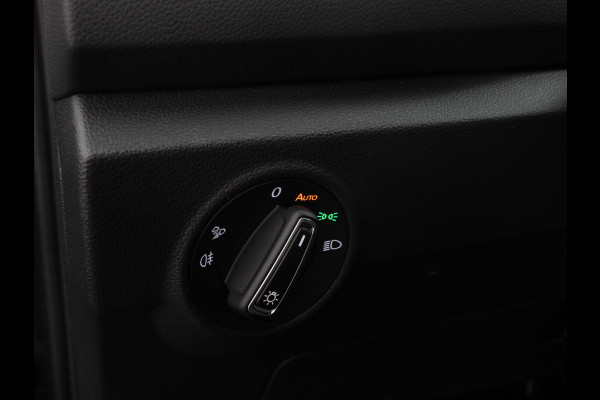 Volkswagen T-Roc 1.5 eTsi R-Line Edition Automaat Navigatie Apple Carplay/Android Auto Camera Parkeersensoren Adaptive Cruise Control Stoelverwarming Virtual Cockpit Elektrische achterklep Getinte ramen Climate Control