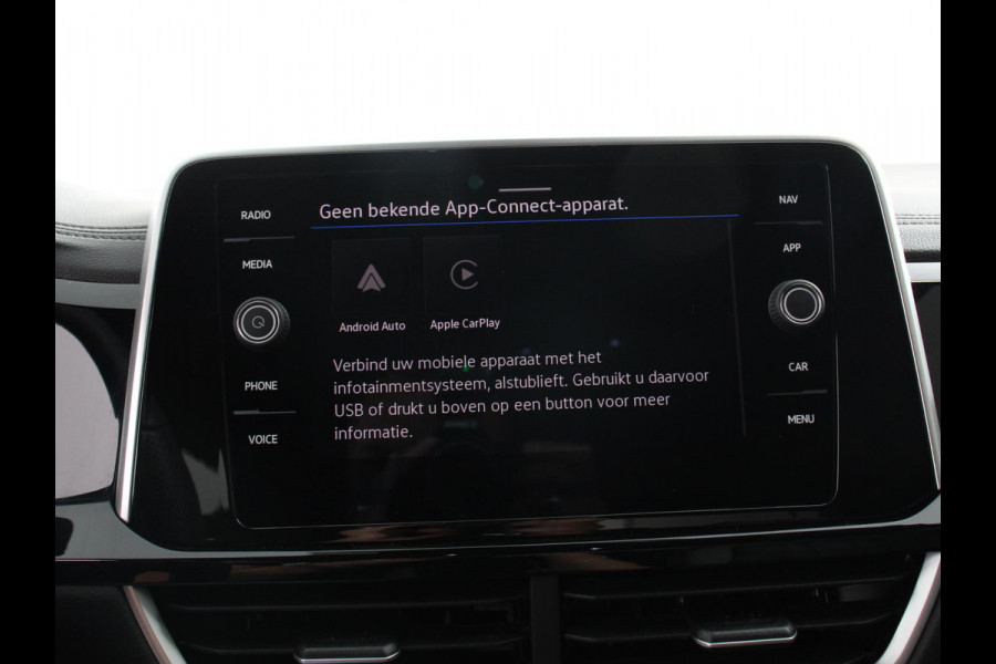 Volkswagen T-Roc 1.5 eTsi R-Line Edition Automaat Navigatie Apple Carplay/Android Auto Camera Parkeersensoren Adaptive Cruise Control Stoelverwarming Virtual Cockpit Elektrische achterklep Getinte ramen Climate Control