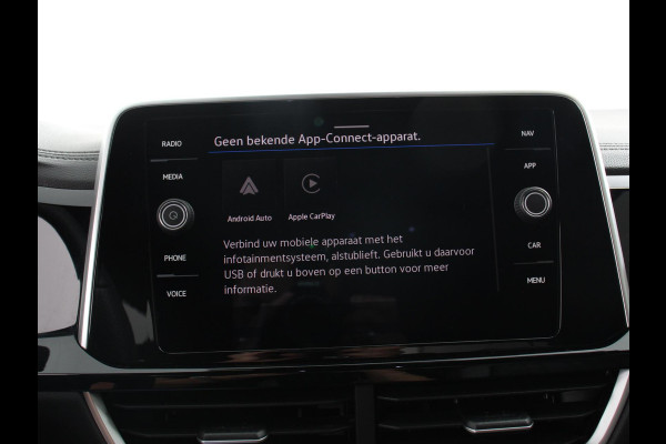 Volkswagen T-Roc 1.5 eTsi R-Line Edition Automaat Navigatie Apple Carplay/Android Auto Camera Parkeersensoren Adaptive Cruise Control Stoelverwarming Virtual Cockpit Elektrische achterklep Getinte ramen Climate Control