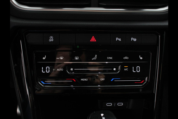 Volkswagen T-Roc 1.5 eTsi R-Line Edition Automaat Navigatie Apple Carplay/Android Auto Camera Parkeersensoren Adaptive Cruise Control Stoelverwarming Virtual Cockpit Elektrische achterklep Getinte ramen Climate Control