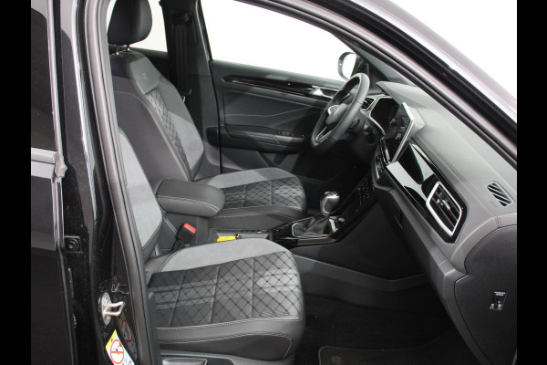 Volkswagen T-Roc 1.5 eTsi R-Line Edition Automaat Navigatie Apple Carplay/Android Auto Camera Parkeersensoren Adaptive Cruise Control Stoelverwarming Virtual Cockpit Elektrische achterklep Getinte ramen Climate Control