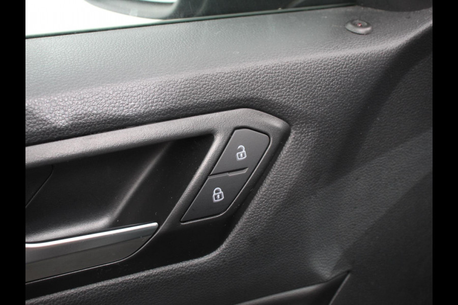 Volkswagen T-Roc 1.5 eTsi R-Line Edition Automaat Navigatie Apple Carplay/Android Auto Camera Parkeersensoren Adaptive Cruise Control Stoelverwarming Virtual Cockpit Elektrische achterklep Getinte ramen Climate Control