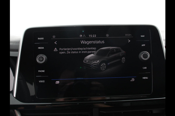Volkswagen T-Roc 1.5 eTsi R-Line Edition Automaat Navigatie Apple Carplay/Android Auto Camera Parkeersensoren Adaptive Cruise Control Stoelverwarming Virtual Cockpit Elektrische achterklep Getinte ramen Climate Control