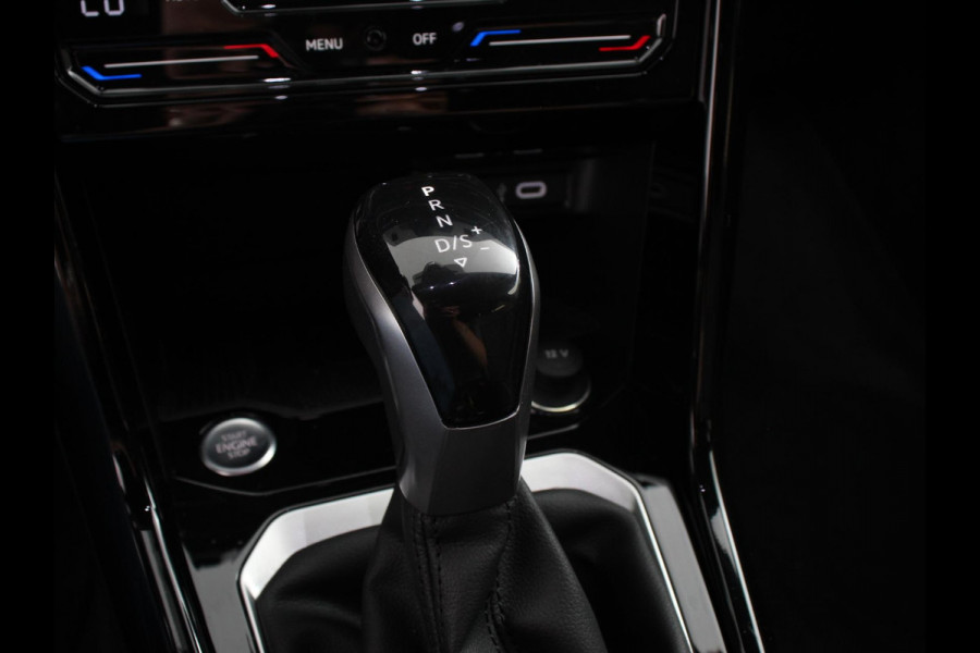 Volkswagen T-Roc 1.5 eTsi R-Line Edition Automaat Navigatie Apple Carplay/Android Auto Camera Parkeersensoren Adaptive Cruise Control Stoelverwarming Virtual Cockpit Elektrische achterklep Getinte ramen Climate Control