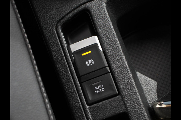 Volkswagen T-Roc 1.5 eTsi R-Line Edition Automaat Navigatie Apple Carplay/Android Auto Camera Parkeersensoren Adaptive Cruise Control Stoelverwarming Virtual Cockpit Elektrische achterklep Getinte ramen Climate Control