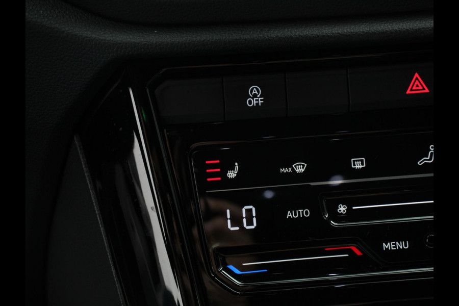 Volkswagen T-Roc 1.5 eTsi R-Line Edition Automaat Navigatie Apple Carplay/Android Auto Camera Parkeersensoren Adaptive Cruise Control Stoelverwarming Virtual Cockpit Elektrische achterklep Getinte ramen Climate Control