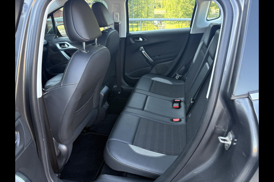 Peugeot 2008 1.2 PureTech Blue Lease Allure | Limited | Climate Control | Navigatie | Half-Leder | Trekhaak |
