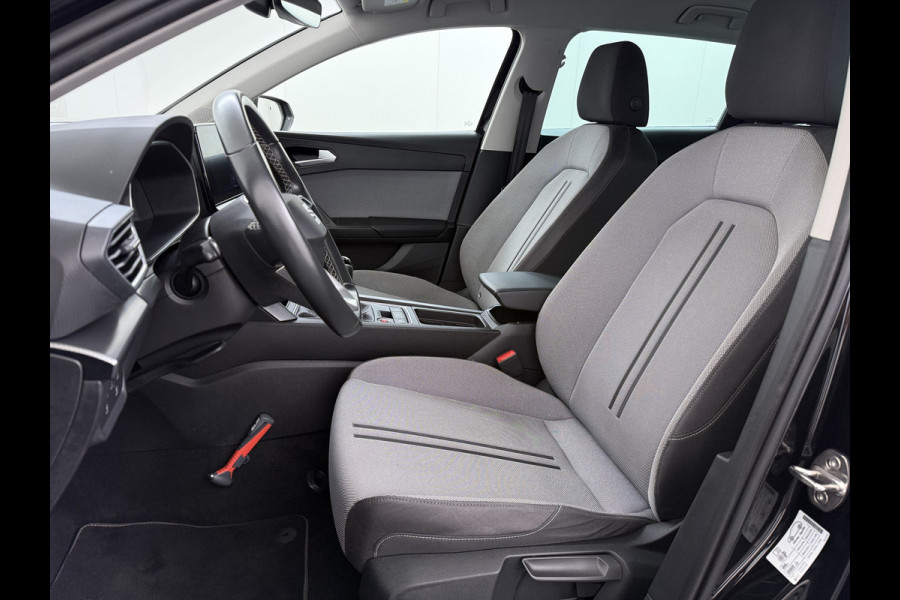 Seat Leon Sportstourer 1.5TSI 131PK Adap.Cruise Trekhaak 3-Zone Ecc Camera Navi Apple Carplay Android Auto Pdc Style Business Intense Lmv Led Bluetooth Keyless Isofix 1.400KG Trekgewicht Rijstrooksensor 1e Eigenaar Dealeronderhouden Origineel Nederlandse Auto