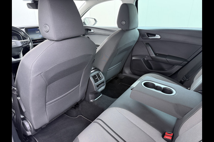 Seat Leon Sportstourer 1.5TSI 131PK Adap.Cruise Trekhaak 3-Zone Ecc Camera Navi Apple Carplay Android Auto Pdc Style Business Intense Lmv Led Bluetooth Keyless Isofix 1.400KG Trekgewicht Rijstrooksensor 1e Eigenaar Dealeronderhouden Origineel Nederlandse Auto