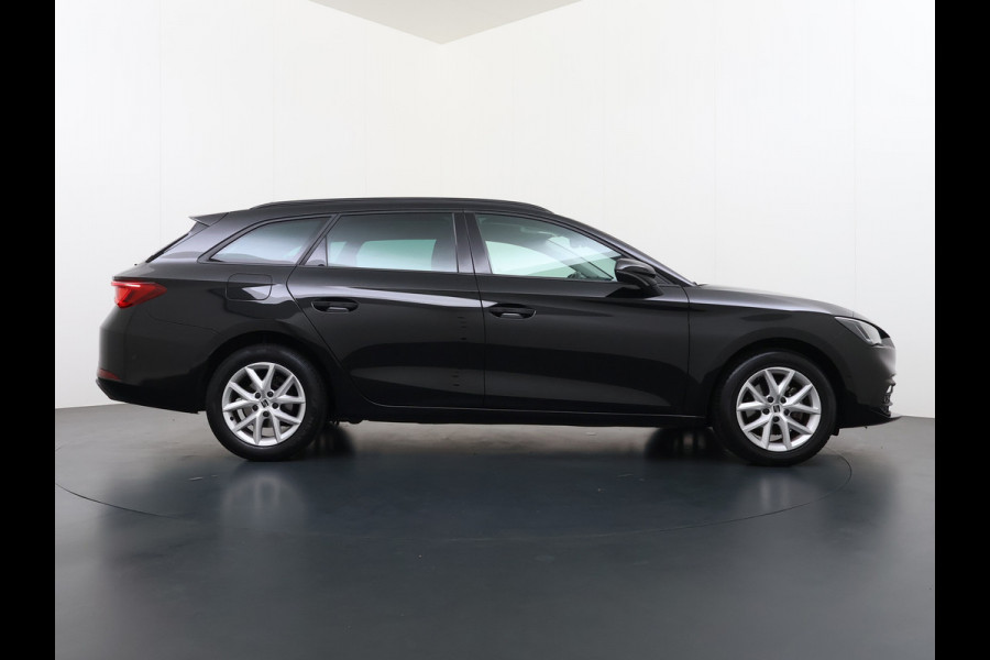 Seat Leon Sportstourer 1.5TSI 131PK Adap.Cruise Trekhaak 3-Zone Ecc Camera Navi Apple Carplay Android Auto Pdc Style Business Intense Lmv Led Bluetooth Keyless Isofix 1.400KG Trekgewicht Rijstrooksensor 1e Eigenaar Dealeronderhouden Origineel Nederlandse Auto