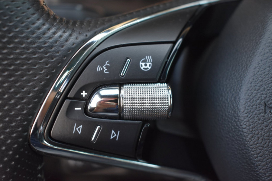 Škoda Karoq 1.5 TSI ACT Sportline | TREKHAAK | STEEL GREY | ADAPTIEVE CRUISE CONTROLE | CAMERA | NAP | STOELVERWARMING | CANTON