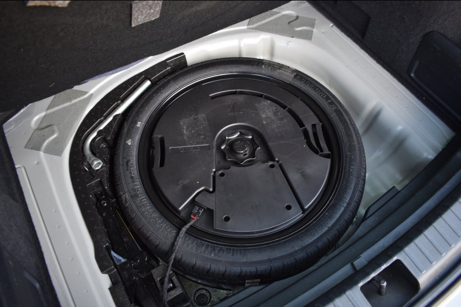 Škoda Karoq 1.5 TSI ACT Sportline | TREKHAAK | STEEL GREY | ADAPTIEVE CRUISE CONTROLE | CAMERA | NAP | STOELVERWARMING | CANTON