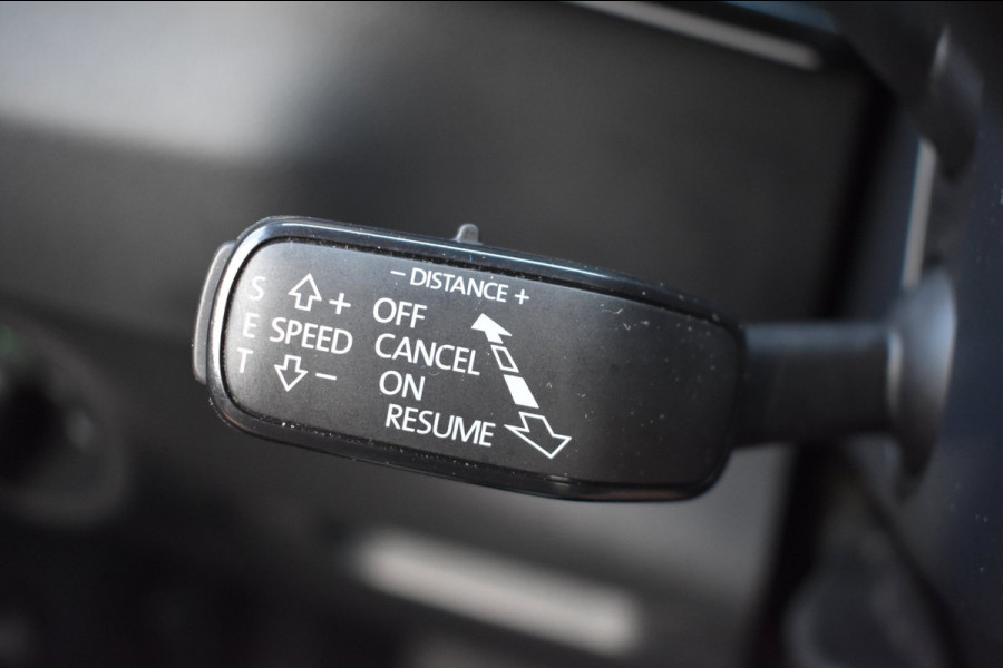 Škoda Karoq 1.5 TSI ACT Sportline | TREKHAAK | STEEL GREY | ADAPTIEVE CRUISE CONTROLE | CAMERA | NAP | STOELVERWARMING | CANTON