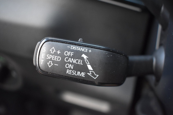 Škoda Karoq 1.5 TSI ACT Sportline | TREKHAAK | STEEL GREY | ADAPTIEVE CRUISE CONTROLE | CAMERA | NAP | STOELVERWARMING | CANTON