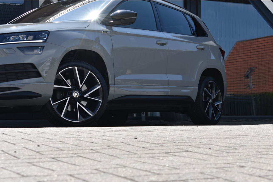 Škoda Karoq 1.5 TSI ACT Sportline | TREKHAAK | STEEL GREY | ADAPTIEVE CRUISE CONTROLE | CAMERA | NAP | STOELVERWARMING | CANTON