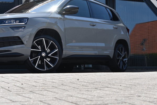 Škoda Karoq 1.5 TSI ACT Sportline | TREKHAAK | STEEL GREY | ADAPTIEVE CRUISE CONTROLE | CAMERA | NAP | STOELVERWARMING | CANTON