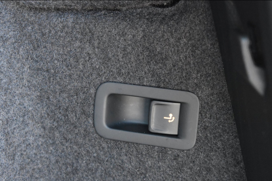 Škoda Karoq 1.5 TSI ACT Sportline | TREKHAAK | STEEL GREY | ADAPTIEVE CRUISE CONTROLE | CAMERA | NAP | STOELVERWARMING | CANTON