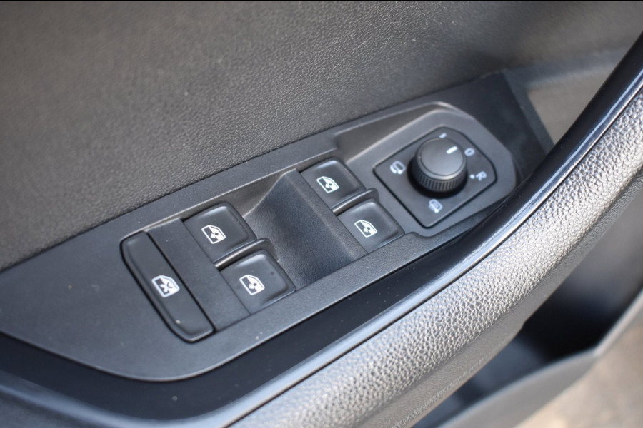 Škoda Karoq 1.5 TSI ACT Sportline | TREKHAAK | STEEL GREY | ADAPTIEVE CRUISE CONTROLE | CAMERA | NAP | STOELVERWARMING | CANTON
