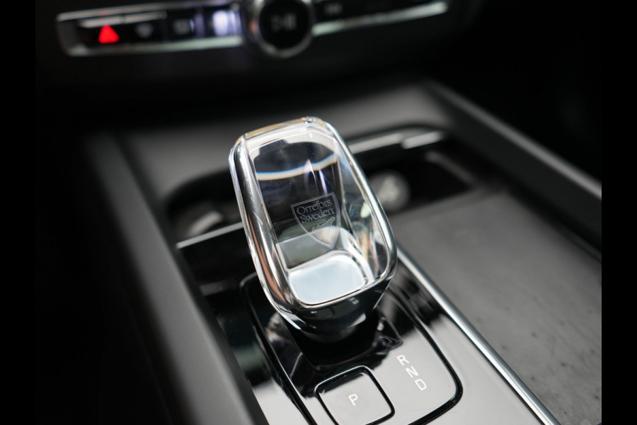 Volvo XC60 T6 AWD Plus Bright LONG RANGE PHEV 350pk Dealer O.H. | Trekhaak Af Fabriek | Panodak | Adaptive Cruise | Camera | Lederen Sportstoelen Memory & Verwarmd | Keyless | Blis | Stuur Verwarmd | Google Assistent | 20"L.M | Apple Carplay | DAB | Plug In Hybrid |