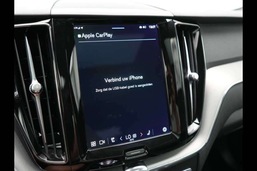 Volvo XC60 T6 AWD Plus Bright LONG RANGE PHEV 350pk Dealer O.H. | Trekhaak Af Fabriek | Panodak | Adaptive Cruise | Camera | Lederen Sportstoelen Memory & Verwarmd | Keyless | Blis | Stuur Verwarmd | Google Assistent | 20"L.M | Apple Carplay | DAB | Plug In Hybrid |