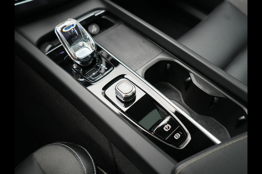 Volvo XC60 T6 AWD Plus Bright LONG RANGE PHEV 350pk Dealer O.H. | Trekhaak Af Fabriek | Panodak | Adaptive Cruise | Camera | Lederen Sportstoelen Memory & Verwarmd | Keyless | Blis | Stuur Verwarmd | Google Assistent | 20"L.M | Apple Carplay | DAB | Plug In Hybrid |