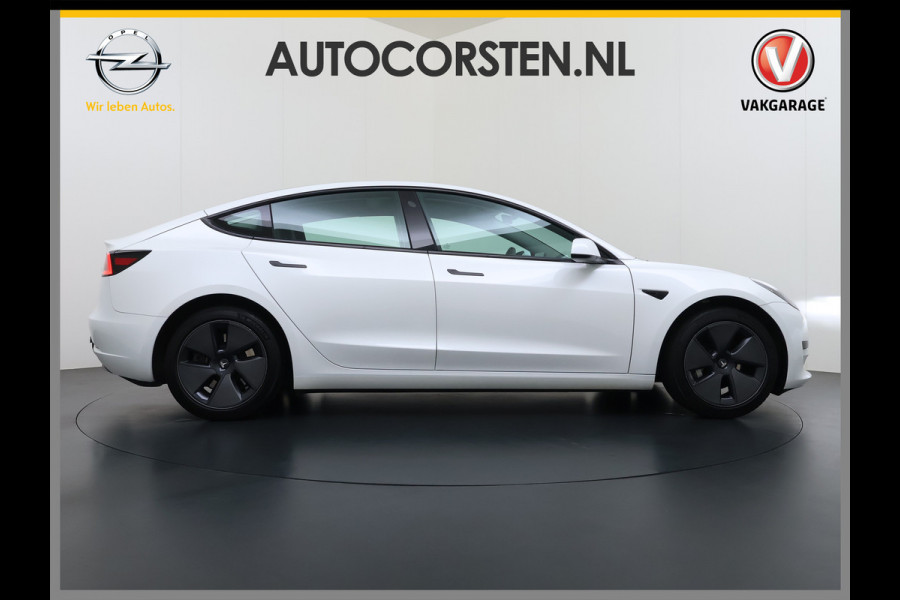 Tesla Model 3 Standard RWD Plus SOH 91% Warmtepomp Trekhaak LFP Accu Panoramadak Navi Camera's Leder Memory Stuur+Stoelverwarming Traffic-Aware Cruise Control AMD Ryzen™ Elek.Achterklep Led 1.000KG Trekgewicht Origineel Nederlandse Auto