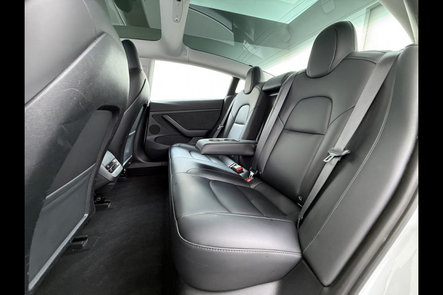 Tesla Model 3 Standard RWD Plus SOH 91% Warmtepomp Trekhaak LFP Accu Panoramadak Navi Camera's Leder Memory Stuur+Stoelverwarming Traffic-Aware Cruise Control AMD Ryzen™ Elek.Achterklep Led 1.000KG Trekgewicht Origineel Nederlandse Auto