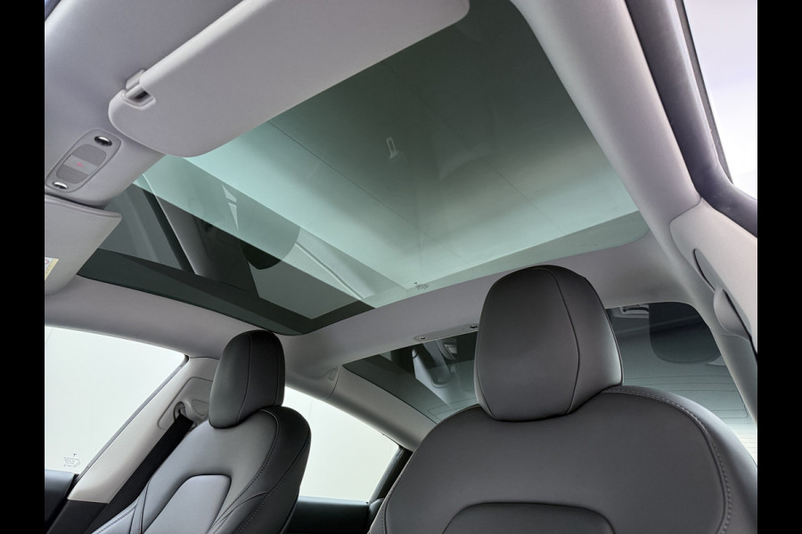Tesla Model 3 Standard RWD Plus SOH 91% Warmtepomp Trekhaak LFP Accu Panoramadak Navi Camera's Leder Memory Stuur+Stoelverwarming Traffic-Aware Cruise Control AMD Ryzen™ Elek.Achterklep Led 1.000KG Trekgewicht Origineel Nederlandse Auto