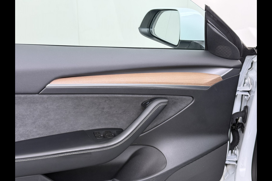 Tesla Model 3 Standard RWD Plus SOH 91% Warmtepomp Trekhaak LFP Accu Panoramadak Navi Camera's Leder Memory Stuur+Stoelverwarming Traffic-Aware Cruise Control AMD Ryzen™ Elek.Achterklep Led 1.000KG Trekgewicht Origineel Nederlandse Auto