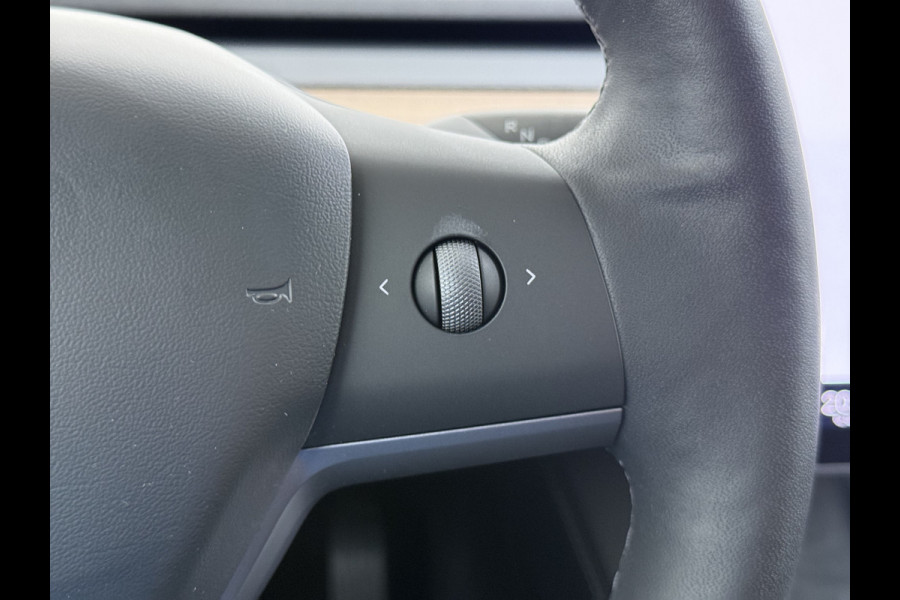Tesla Model 3 Standard RWD Plus SOH 91% Warmtepomp Trekhaak LFP Accu Panoramadak Navi Camera's Leder Memory Stuur+Stoelverwarming Traffic-Aware Cruise Control AMD Ryzen™ Elek.Achterklep Led 1.000KG Trekgewicht Origineel Nederlandse Auto