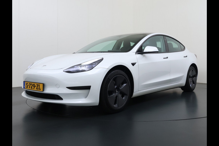 Tesla Model 3 Standard RWD Plus SOH 91% Warmtepomp Trekhaak LFP Accu Panoramadak Navi Camera's Leder Memory Stuur+Stoelverwarming Traffic-Aware Cruise Control AMD Ryzen™ Elek.Achterklep Led 1.000KG Trekgewicht Origineel Nederlandse Auto