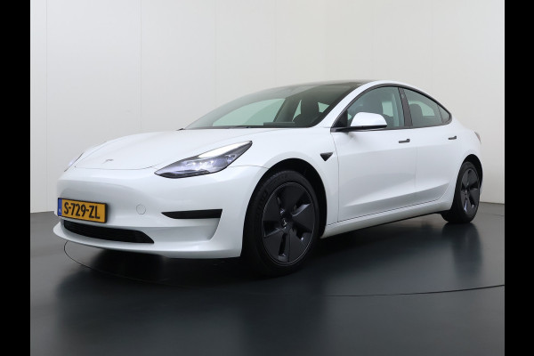 Tesla Model 3 Standard RWD Plus SOH 91% Warmtepomp Trekhaak LFP Accu Panoramadak Navi Camera's Leder Memory Stuur+Stoelverwarming Traffic-Aware Cruise Control AMD Ryzen™ Elek.Achterklep Led 1.000KG Trekgewicht Origineel Nederlandse Auto