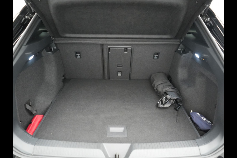 Volkswagen ID.4 GTX 4Motion 77 kWh 300pk Dealer O.H. | Trekhaak Af Fabriek | Panodak | Adaptive Cruise | IQ Light | Sportstoelen Verwarmd | Sfeerverlichting | Apple Carplay | Navigatie | DAB | 21".M | Virtual Cockpit |