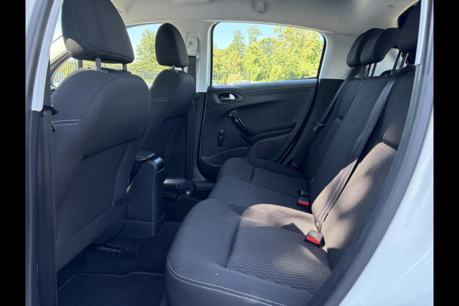 Peugeot 208 1.2 PureTech Blue Lion D-Riem vv in 2026,2e Eigenaar,Navi,Airco,Cruise,Dealer Onderhouden,Pdc,Recent beurt gehad,N.A.P,Apk tot 08-2027