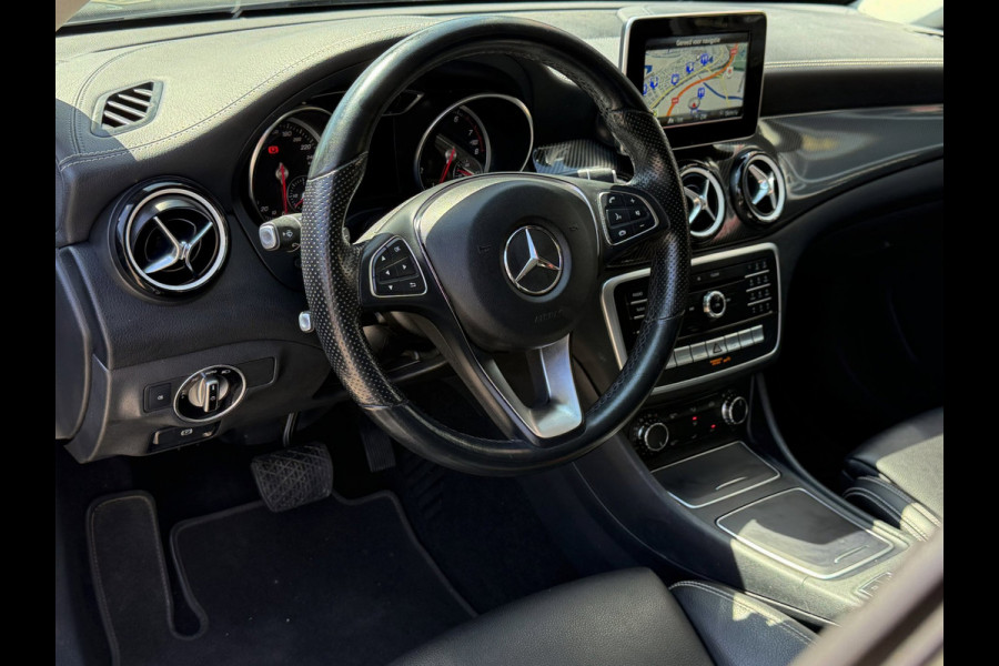 Mercedes-Benz CLA-Klasse Shooting Brake 180 AMG - Automaat I Airco I Sport pakket I LED I PDC I 1/2 Leer I Dealer onderhouden